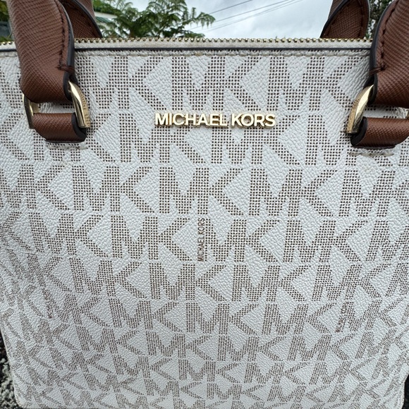 Michael Kors Signature Dome Satchel Vanilla Brown Crossbody Strap Minor Flaws - Picture 9 of 16